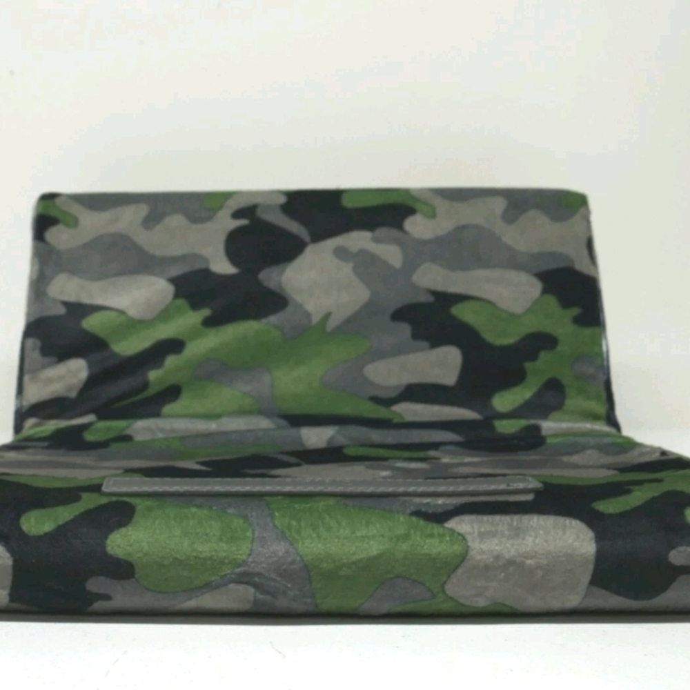 Folding Tablet & Laptop Stand by  iScream with Keyboard Shelf Pillow Plush Camo